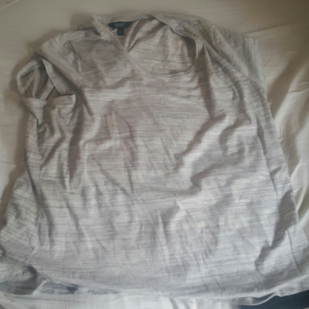 Short sleeve shirt and can wear it like crop top